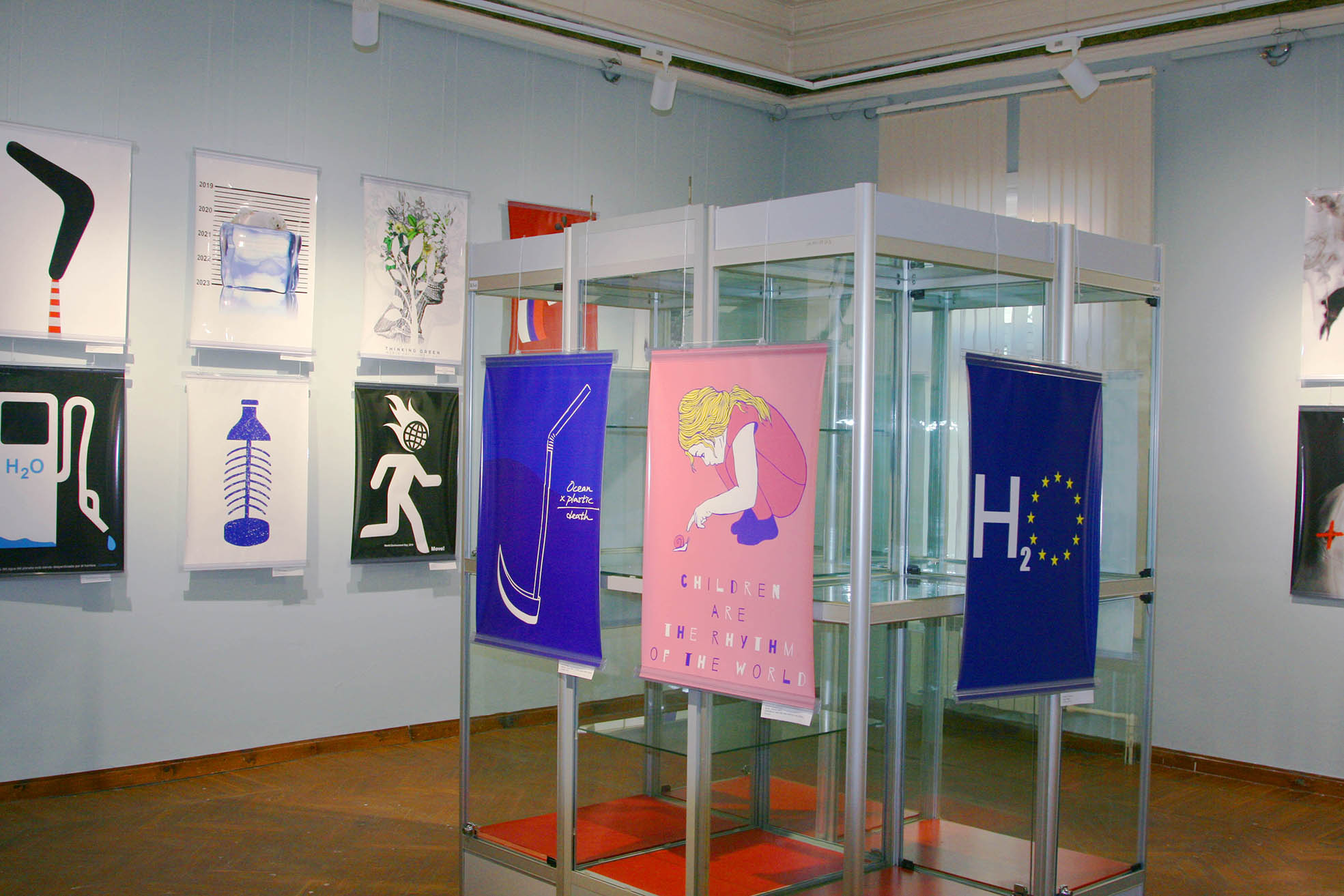 Выставочная 4. Синий в Кубе выставка в музее истории молодежного движения Рязань.